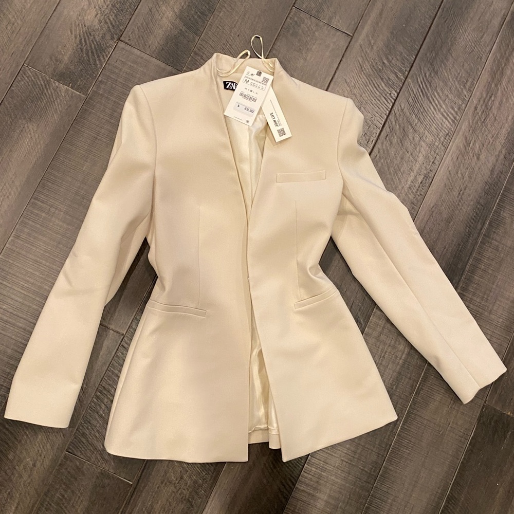 Cream structured Zara blazer with center hook